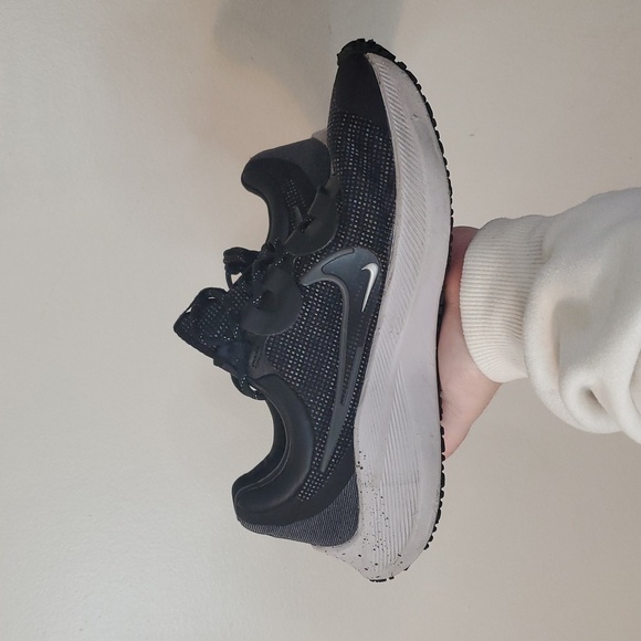 Nike Zoom Winflo 8 Shield Womens Running Sneakers Size 8.5 Water-Repellent Black - Picture 6 of 16